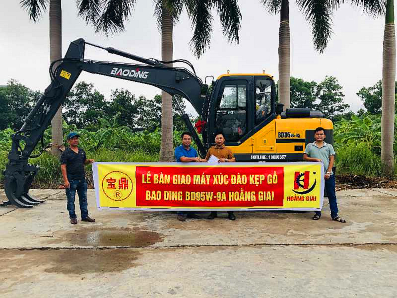 越南出口輪式挖掘機(jī)抓木機(jī)