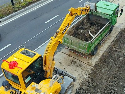 寶鼎輪式挖掘機(jī)廠家新派小生BD80W型號輪胎式挖掘機(jī)為何要走量？