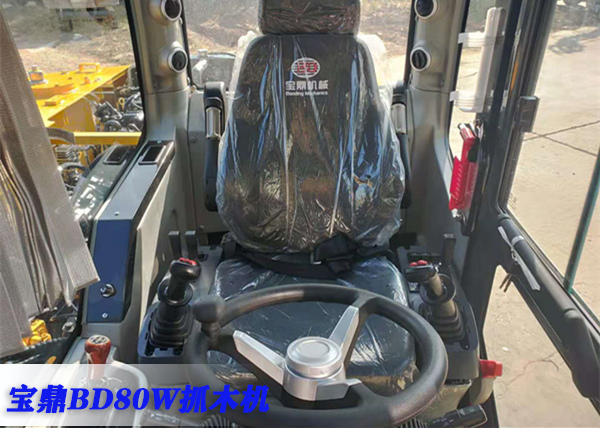 小型抓木機(jī)駕駛室