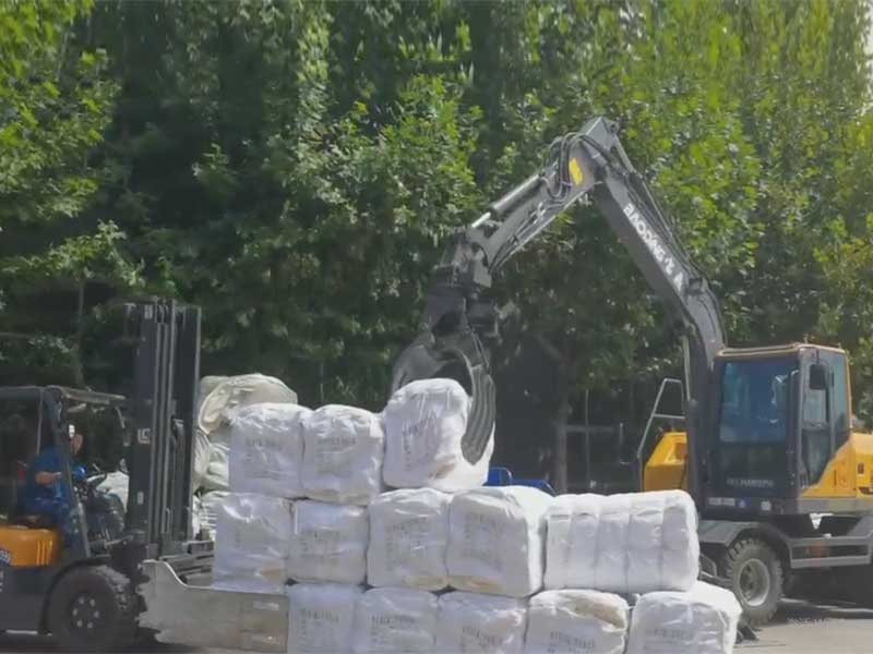 搬運、堆垛，寶鼎抓包機為企業(yè)助力